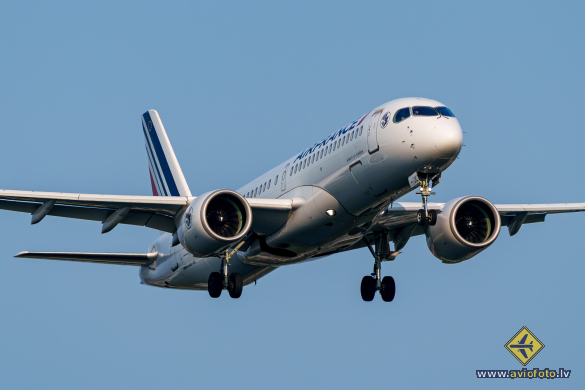 Airbus A220-300